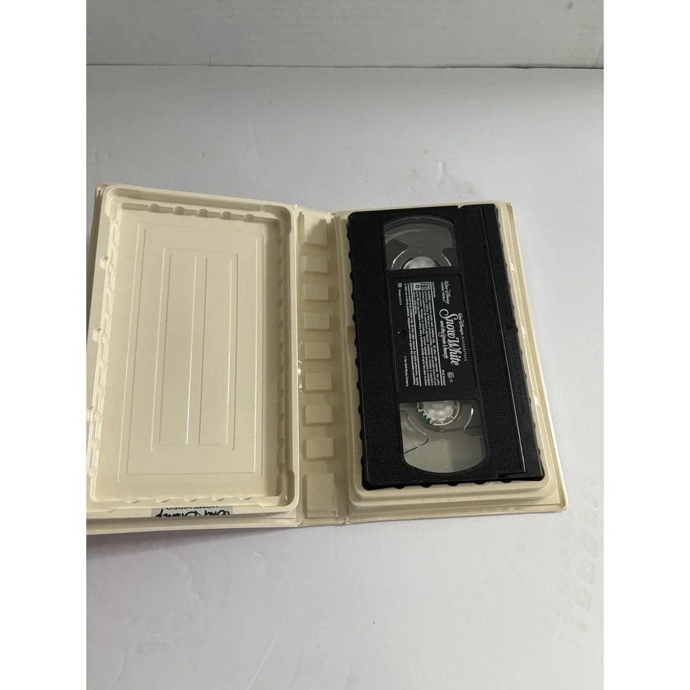 Vintage Disney VHS Snow White and the Seven Dwarfs Masterpiece Animated Movie Cl
